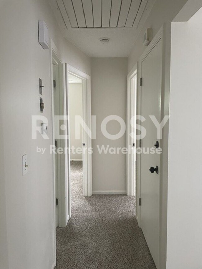 Building Photo - 5015 Belmeade Rd