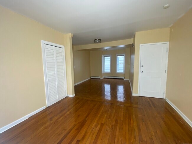Building Photo - 515 Winthrop Ave