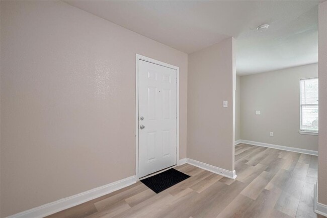 Foto del edificio - 5118 Plum Dr