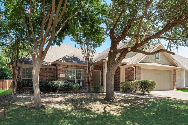 Foto del edificio - Spacious 4-Bedroom Gem with 2 Full Baths in McKinney - Your New 2025 Sq Ft Sanctuary!