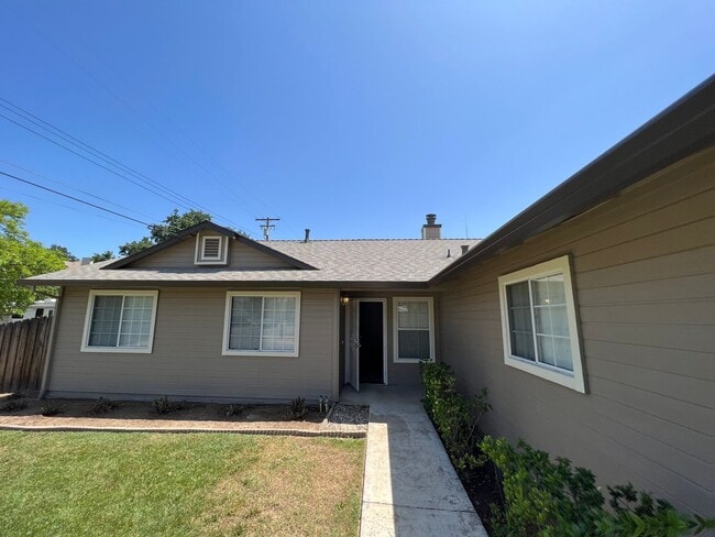 Building Photo - Upgraded Orangevale Home on Corner Lot
