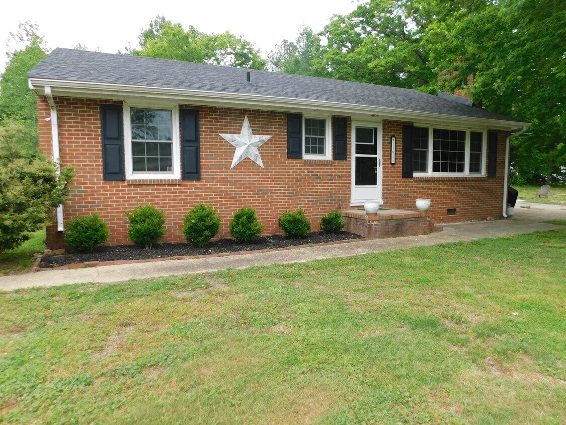 Primary Photo - 13940 Ramblewood Dr