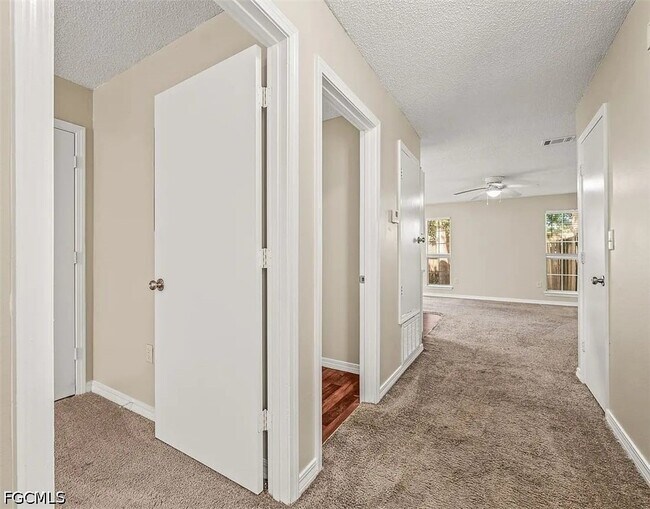 Foto del edificio - 646 Virginia Oak Ct