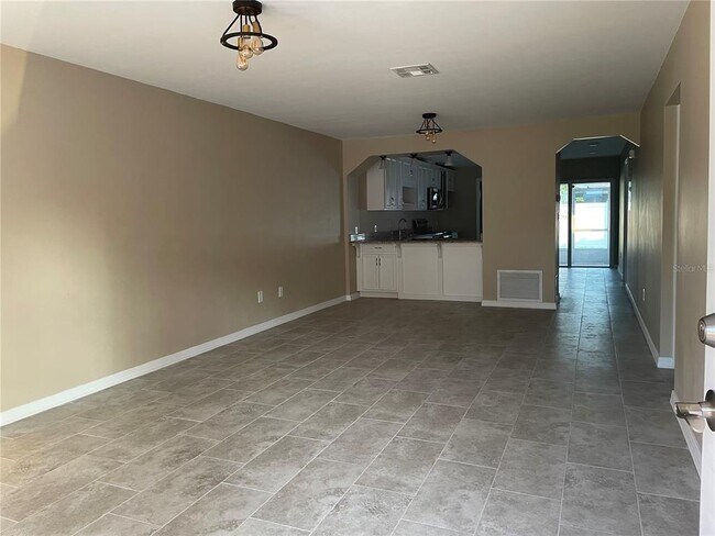 Building Photo - 8120 Puffin Dr