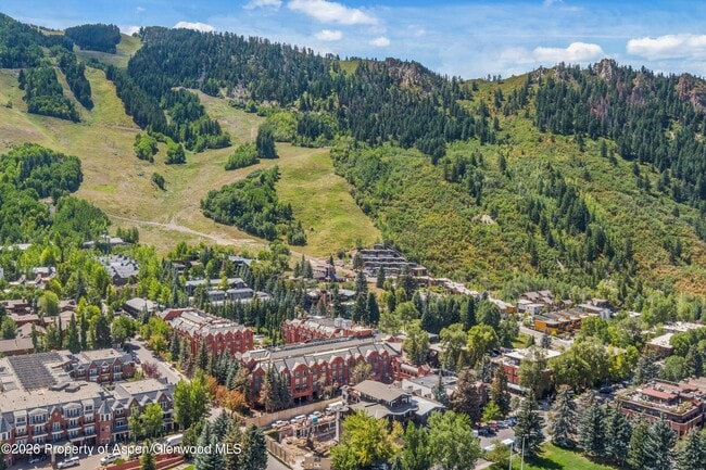 Building Photo - 731 S Mill St