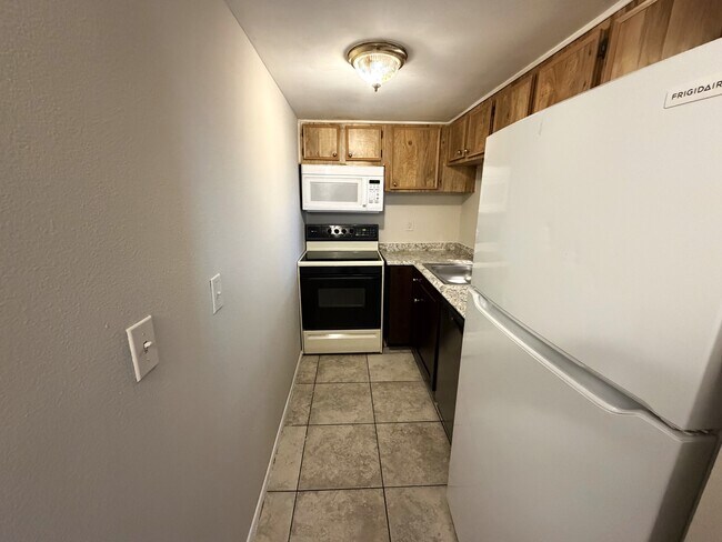 Building Photo - 7009 Waterside Dr