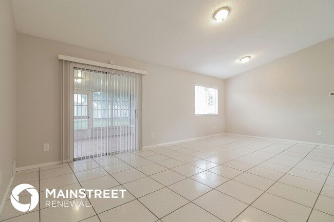 Building Photo - 1523 Maplewood Cir