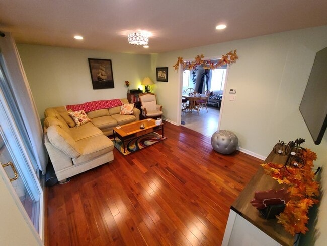 Building Photo - 99 Cortland Cir