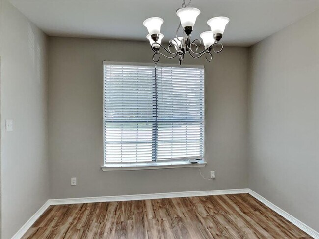 Foto del edificio - 963 Oak Lynn Dr