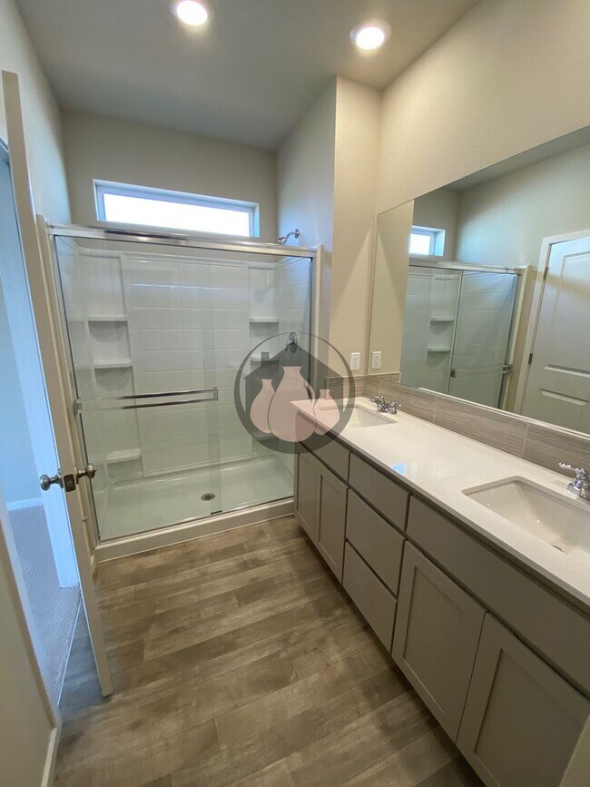 Foto del edificio - Beautiful Home in Woodburn-Available NOW