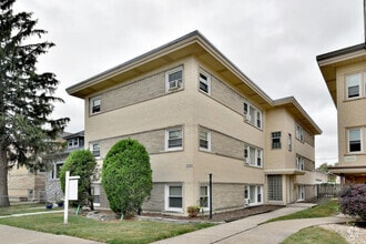 Building Photo - 2334 N 72nd Ct