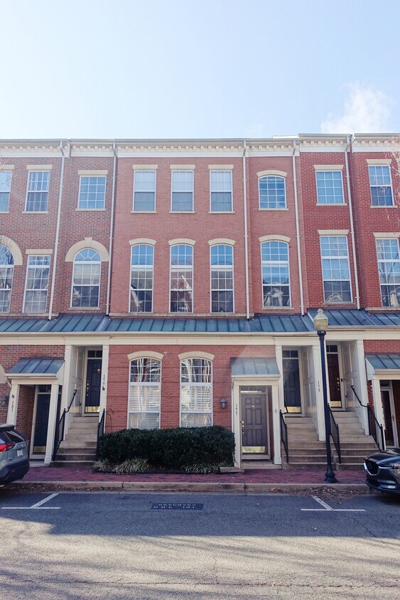 175 Martin Ln Unit 175, Alexandria, VA 22304 Condo for Rent in