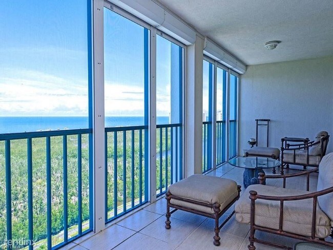 Foto del edificio - 2 br, 2 bath Condo - 7515 Pelican Bay Blvd.