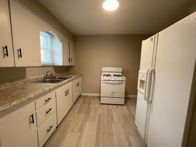 Building Photo - Cute 3-bedroom Home Near OTC and Drury!