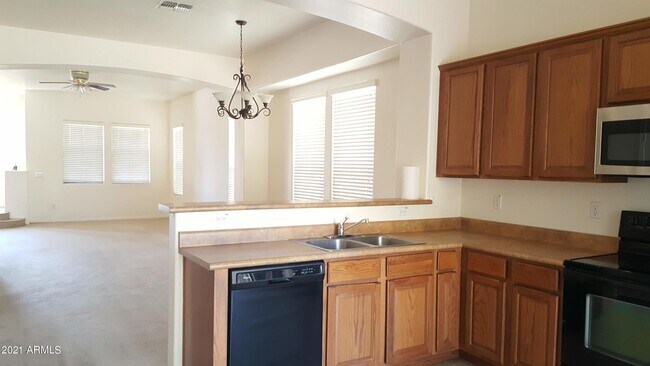 Building Photo - 1420 W Pelican Ct