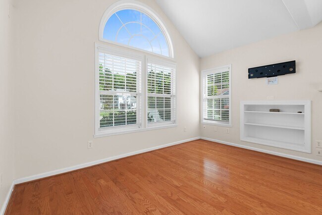 Foto del edificio - Spacious Single Family Home: Available Now