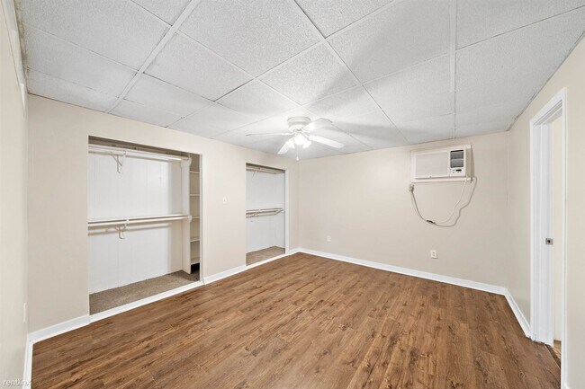 Foto del edificio - 1 br, 1 bath Triplex - 8431 Gulick Lane C