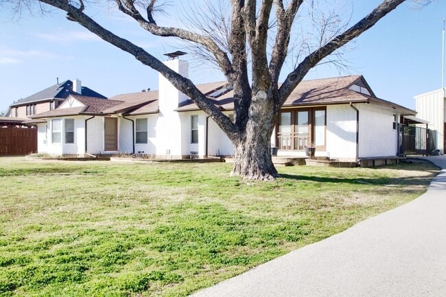 Building Photo - 1590 Gravel Cir N