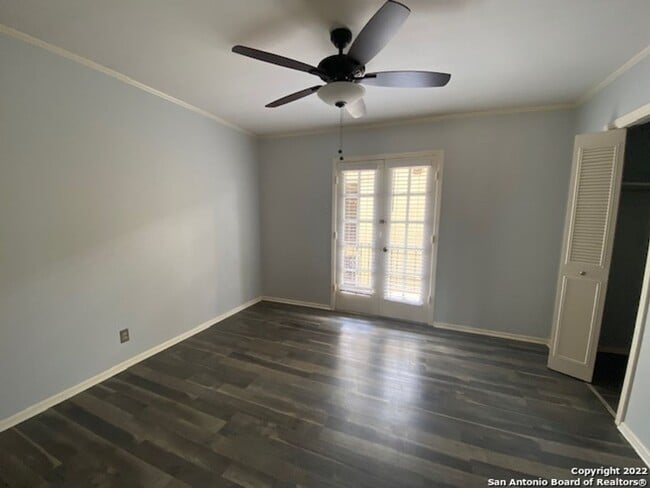 Building Photo - ONE BEDROOM CONDO ALAMO HEIGHTS