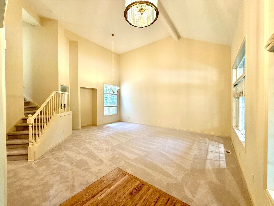 Foto principal - Lovely, Quiet 3 bedroom Single Family