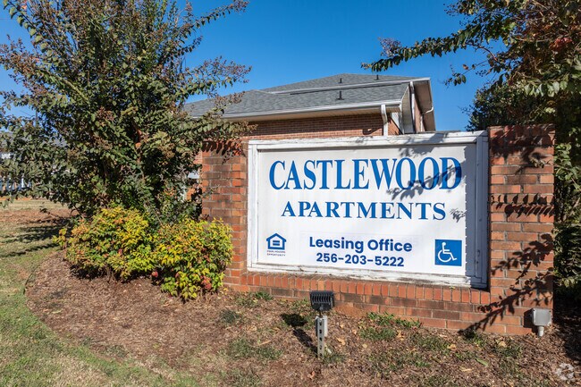 Entrada - Castlewood Apartments