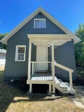 Building Photo - 385 7th Ave E N