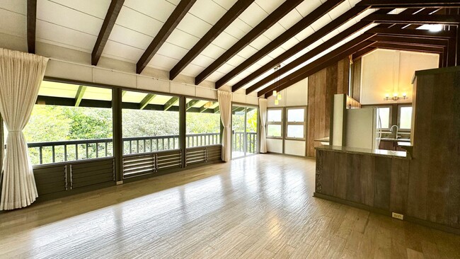 Building Photo - Spacious 3 BED/3 BATH Classic Maunawili Ho...