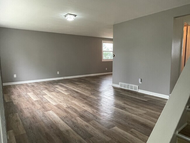 Building Photo - 330 Sundridge Dr