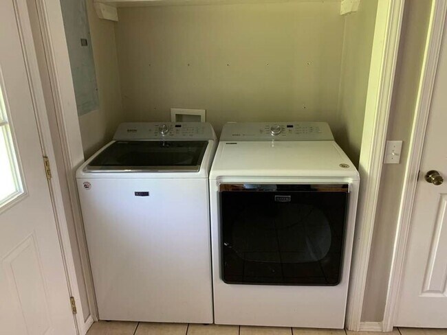 Foto del edificio - 3 bedroom/ 1 bath house