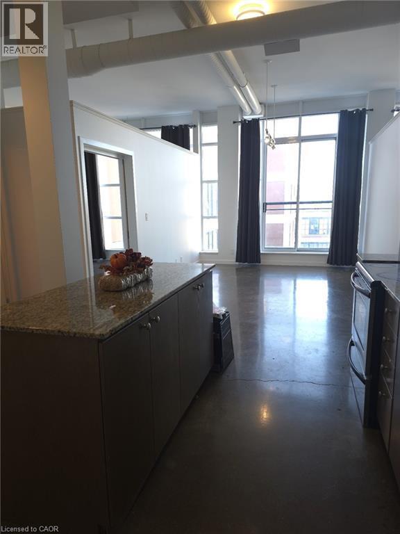 Photo du bâtiment - 404 King St W