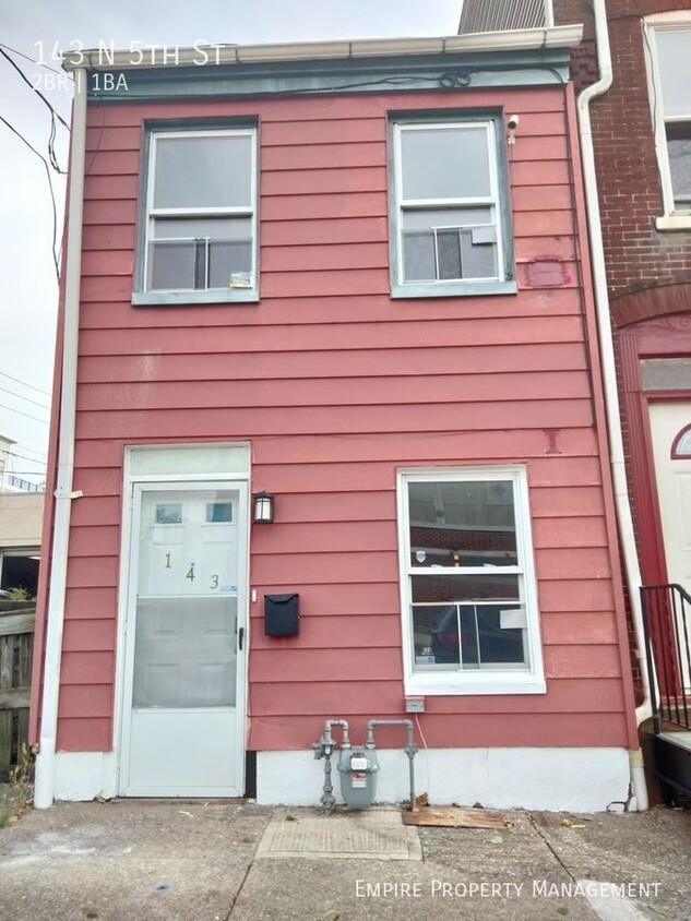 Foto principal - 2 Bedroom / 1 Bathroom Home in Allentown!