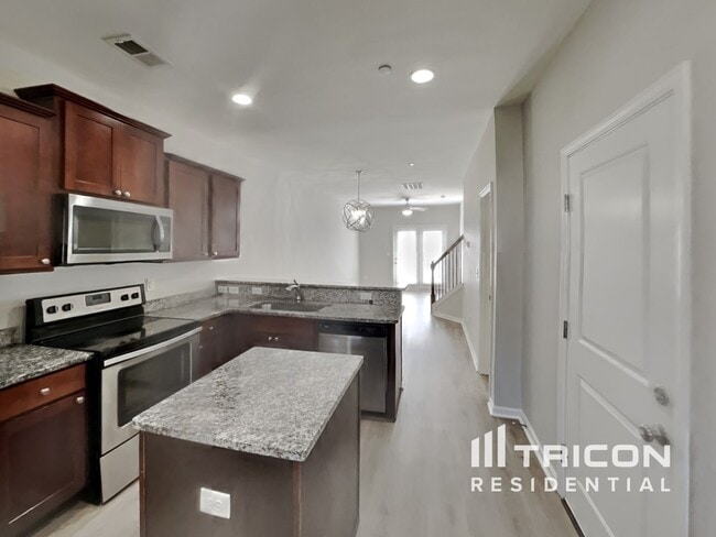 Building Photo - 409 Riverwood Ct
