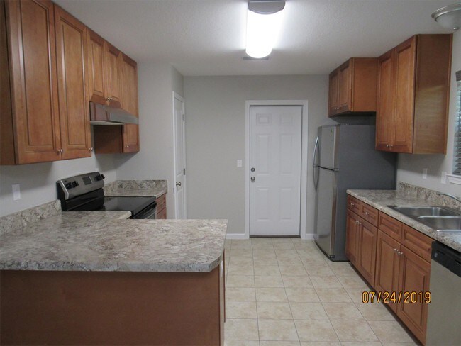 Building Photo - 77 Valley View Dr