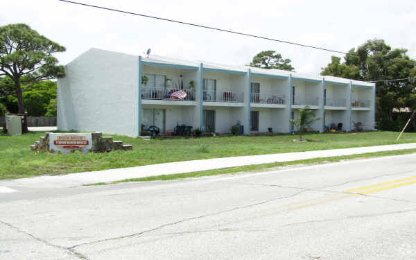 Primary Photo - River Breeze Apartments