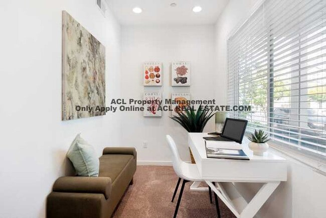 Building Photo - Modern 3BR/3BA Home in Bayshores | 1,542 Sq Ft | Prime Location