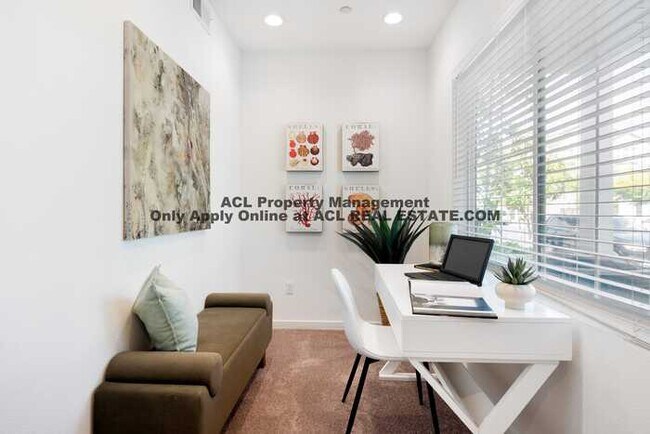 Foto del edificio - Modern 3BR/3BA Home in Bayshores | 1,542 Sq Ft | Prime Location