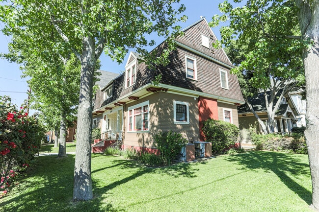 Building Photo - 2142 Portland St