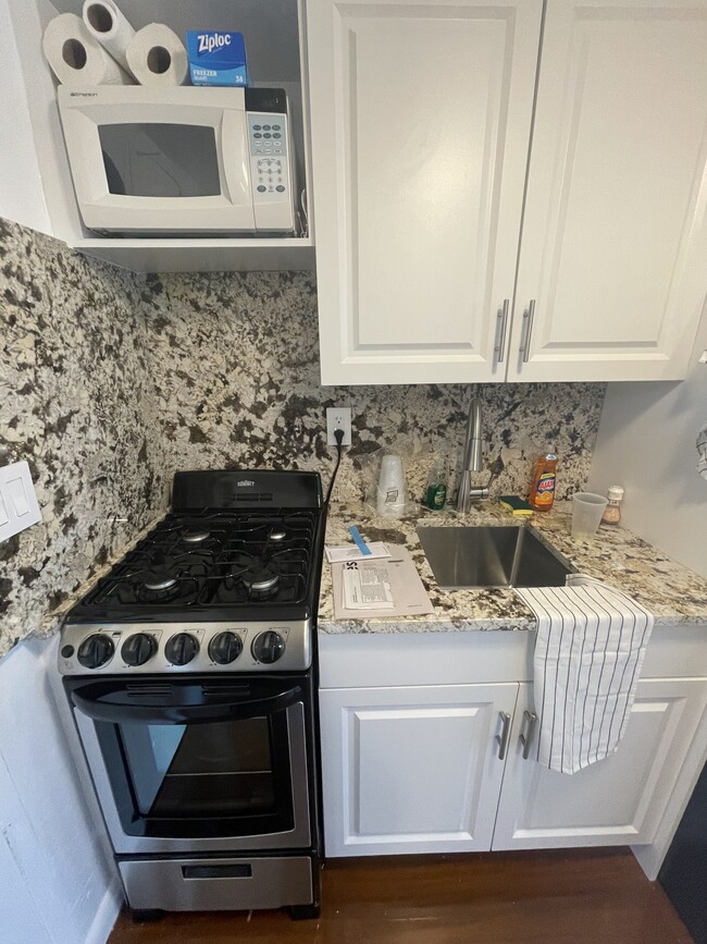 Renovated kitchen with new appliances - 6484 Indian Creek Dr