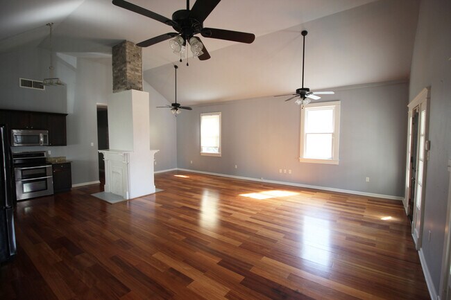 Foto del edificio - 7023 Pritchard Pl