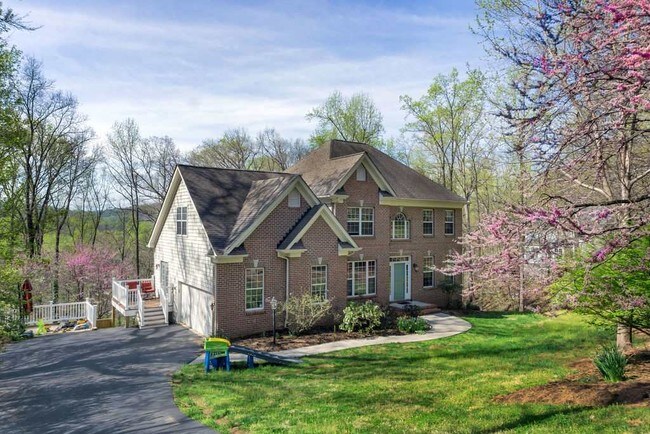 Building Photo - 1227 Mountain Rd