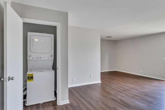 Building Photo - Executive House Apartments of Gallatin