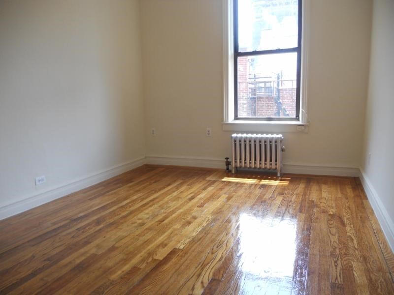 Foto del edificio - 220 W 21st St