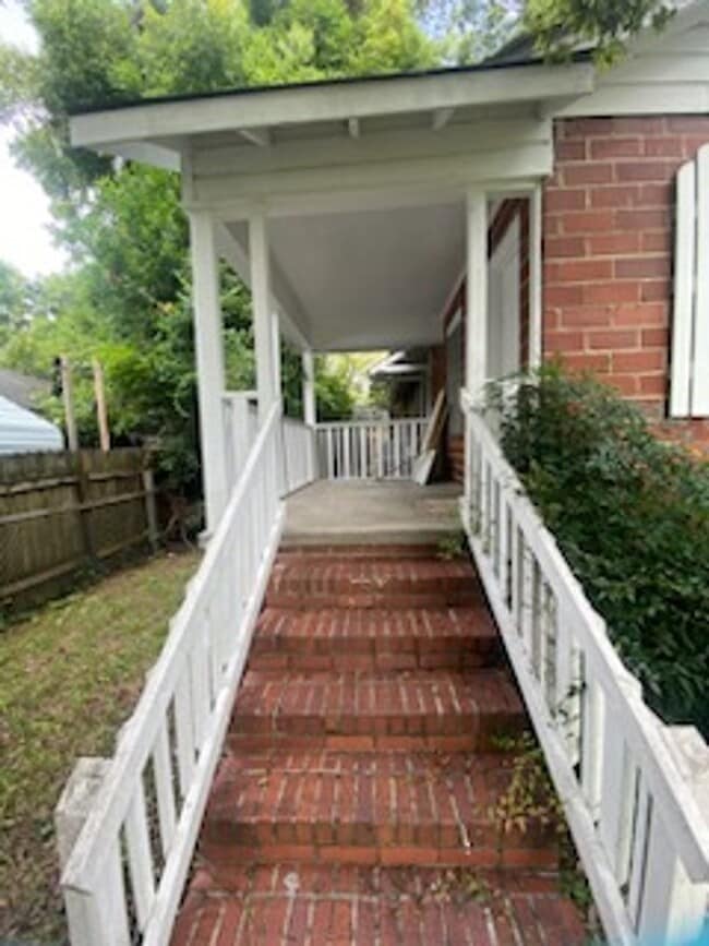 Building Photo - 837 Fulton Ave