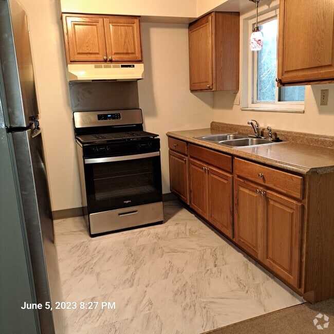 Building Photo - 416 Brierly Ln