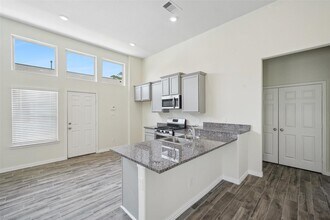 Building Photo - 222 N Lynx Trail