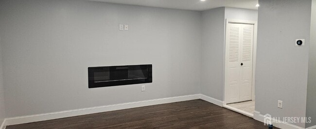 Building Photo - 31 Byrnes Ln E