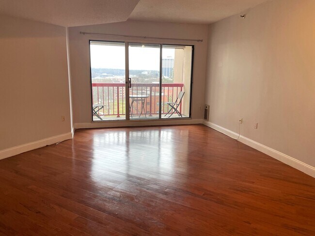 Building Photo - 10 Stewart Pl