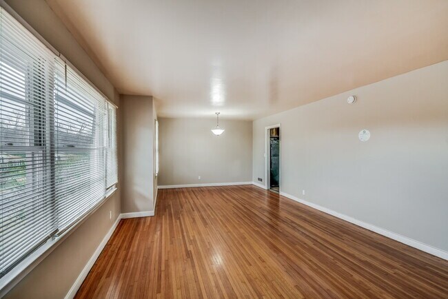 Building Photo - 2805 4th Pl NW