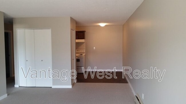 Building Photo - 235 Husch Rd