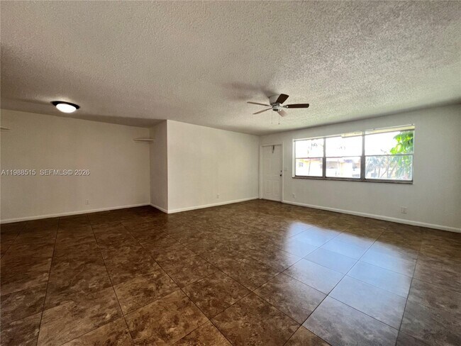 Foto del edificio - 850 E Commercial Blvd